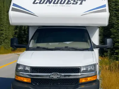 Adak Argonaut 23, alaska camper, parked near the Alaska Kenai, ideal for noleggio camper Alaska