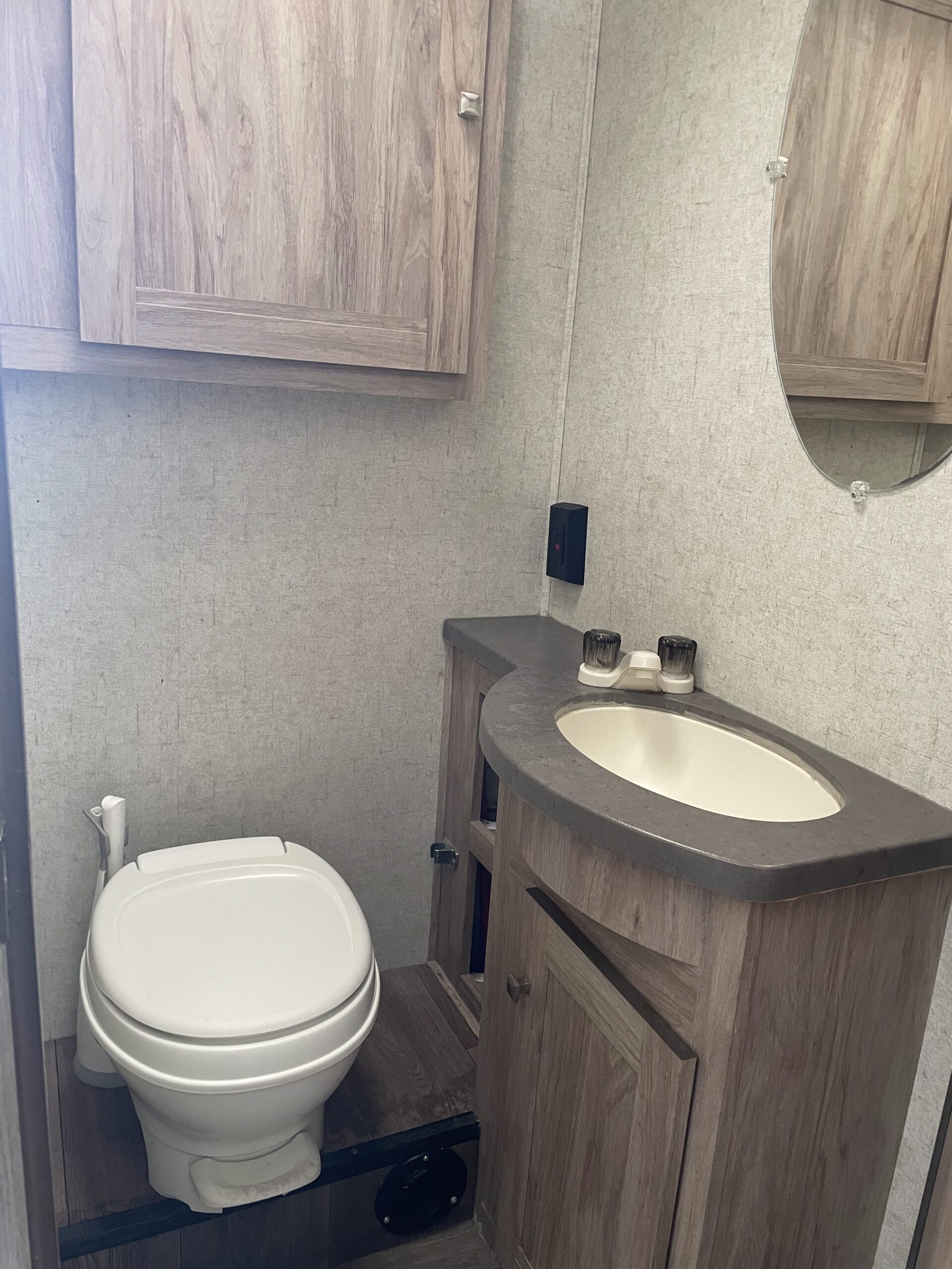 Denali Searcher 30 | Gold | Sleeps 6 - Image 7