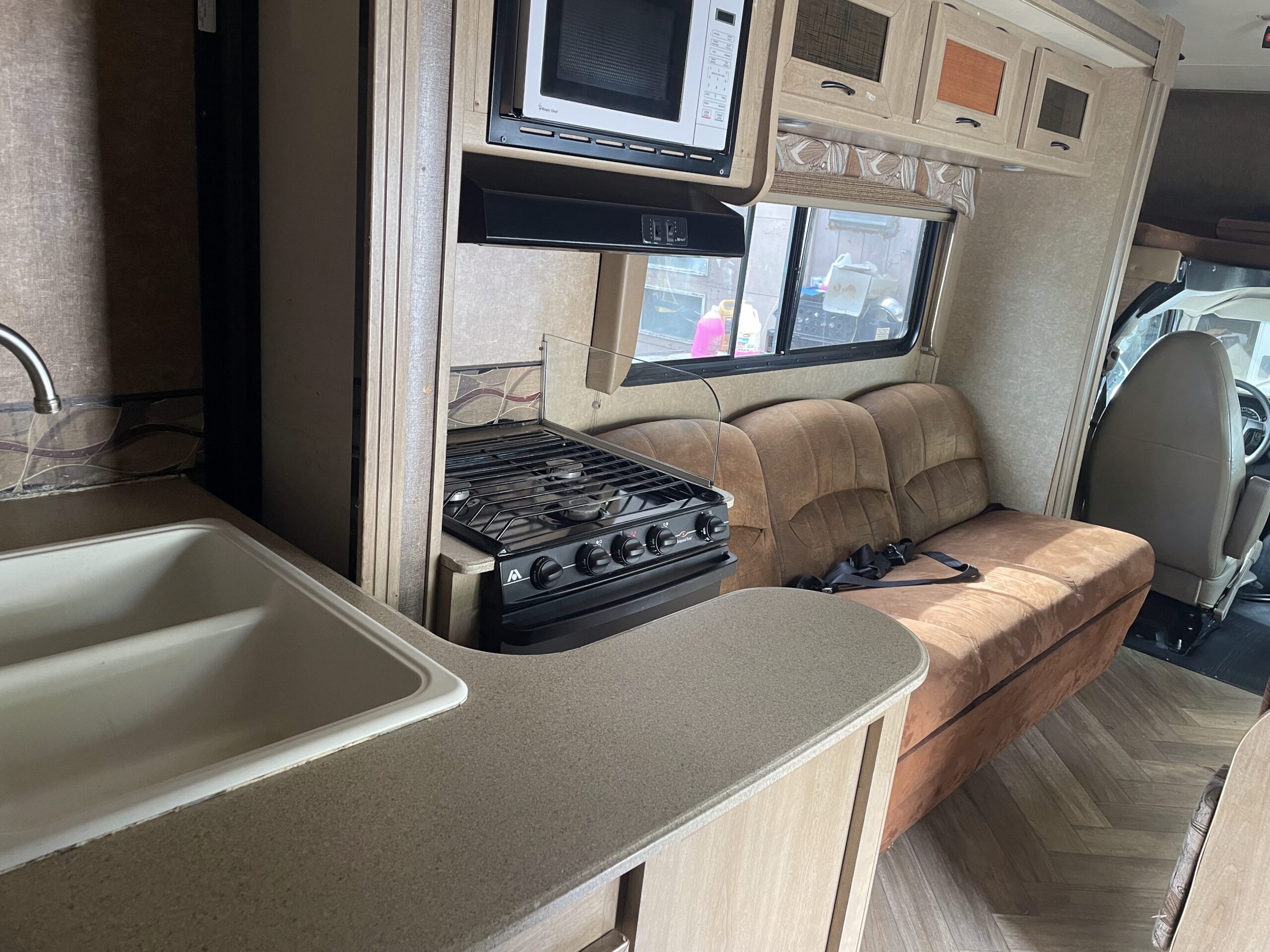 Turnagain Voyager 32 | Silver | Sleeps: 9 - Image 16